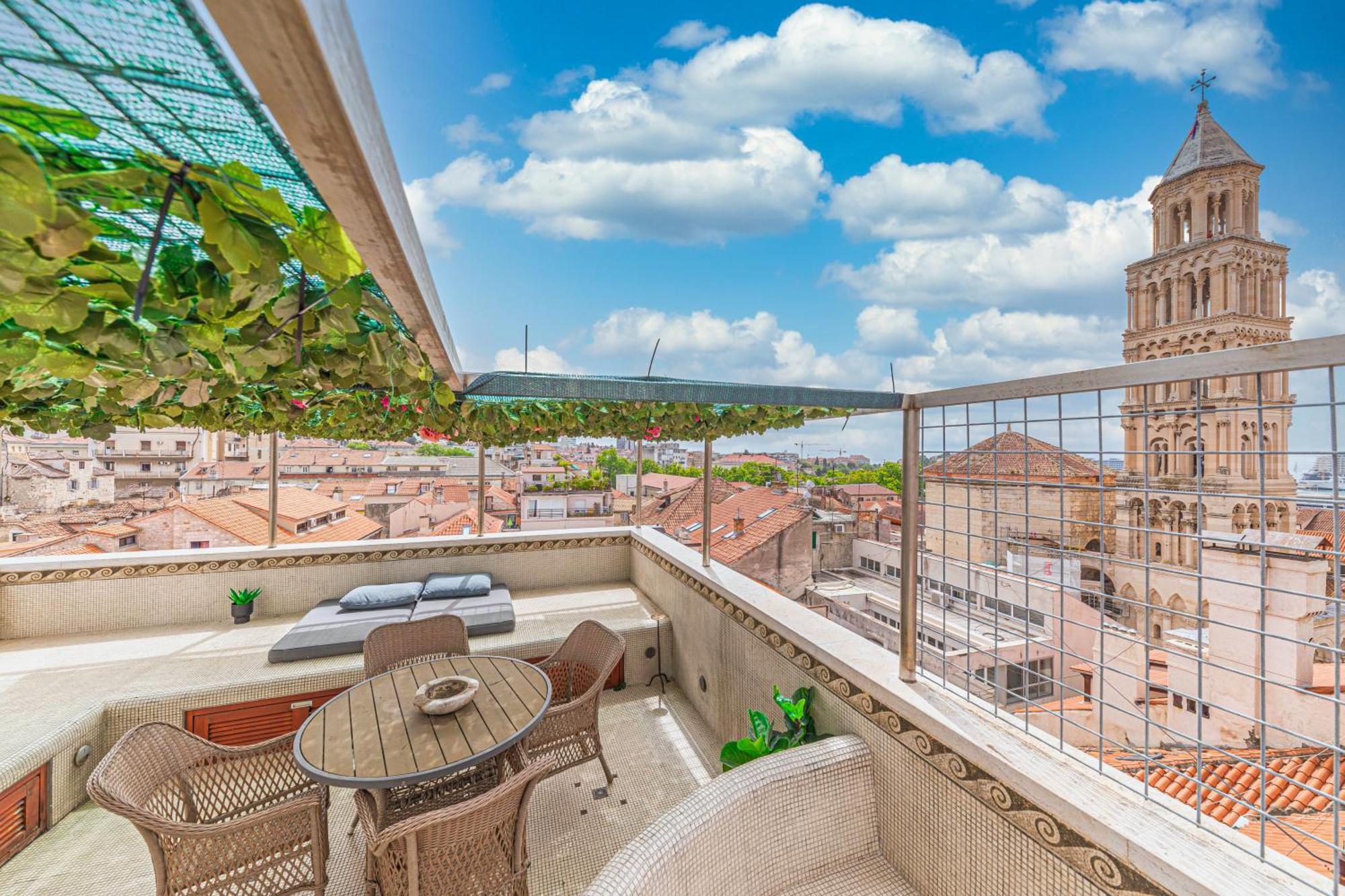 Augubio Penthouse Apartment Split Exterior photo