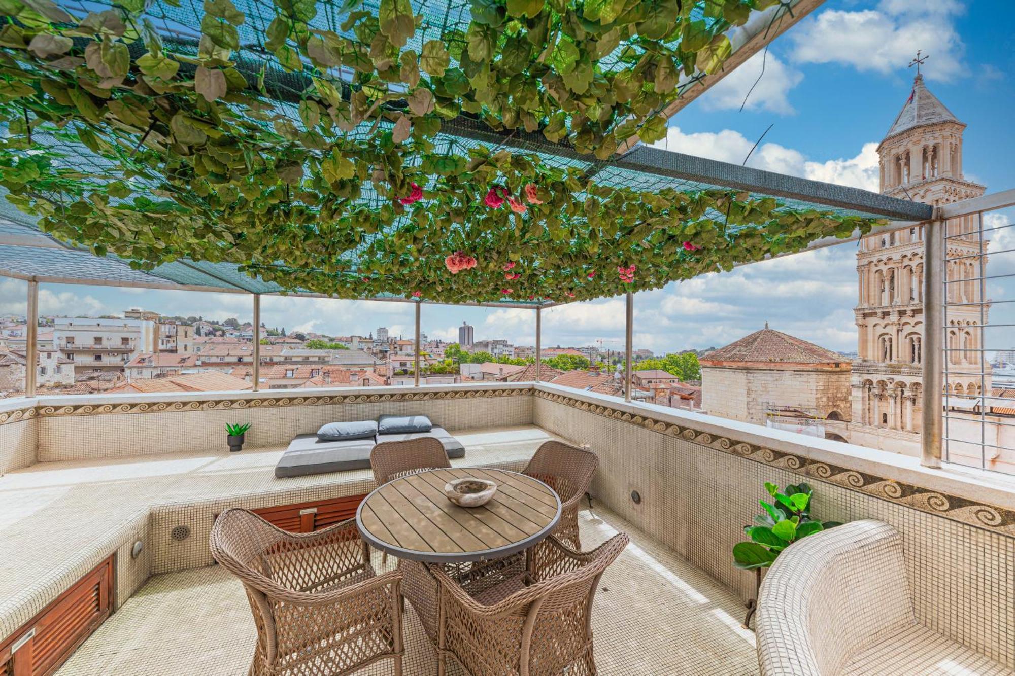 Augubio Penthouse Apartment Split Exterior photo
