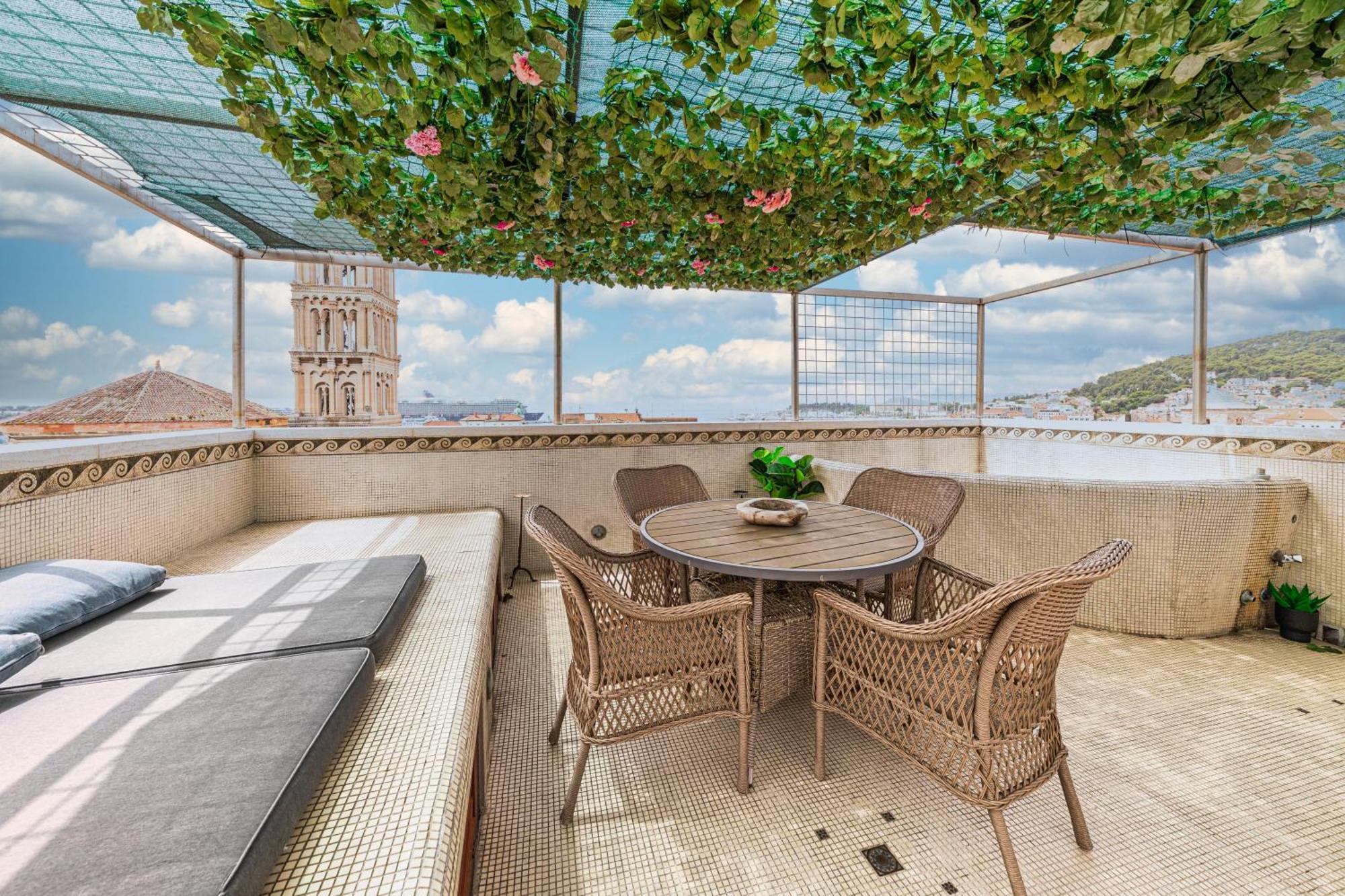 Augubio Penthouse Apartment Split Exterior photo