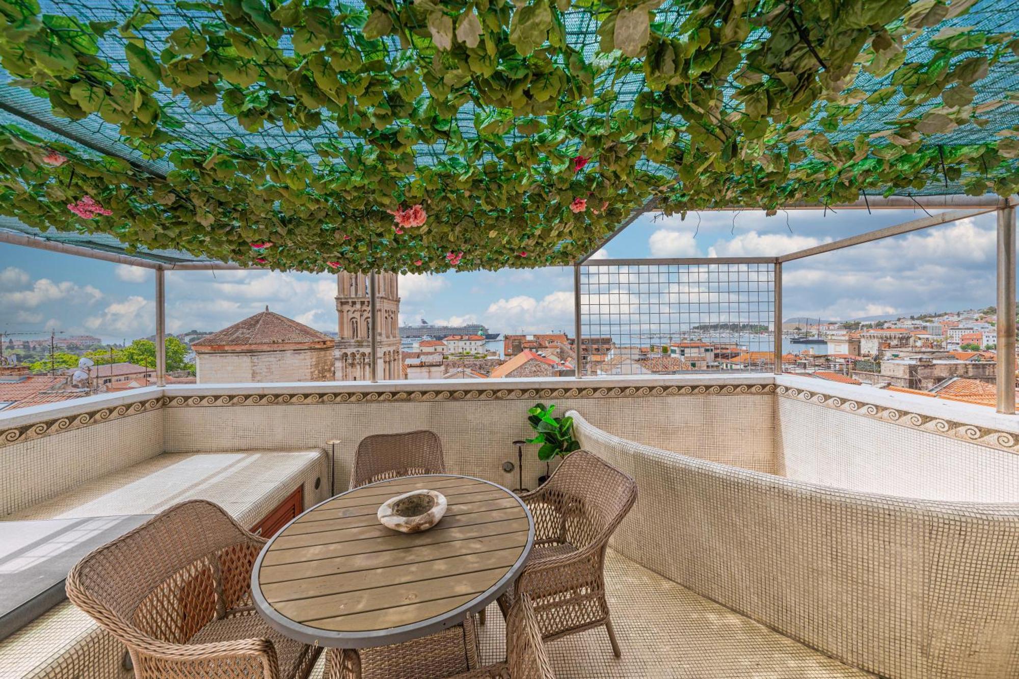 Augubio Penthouse Apartment Split Exterior photo
