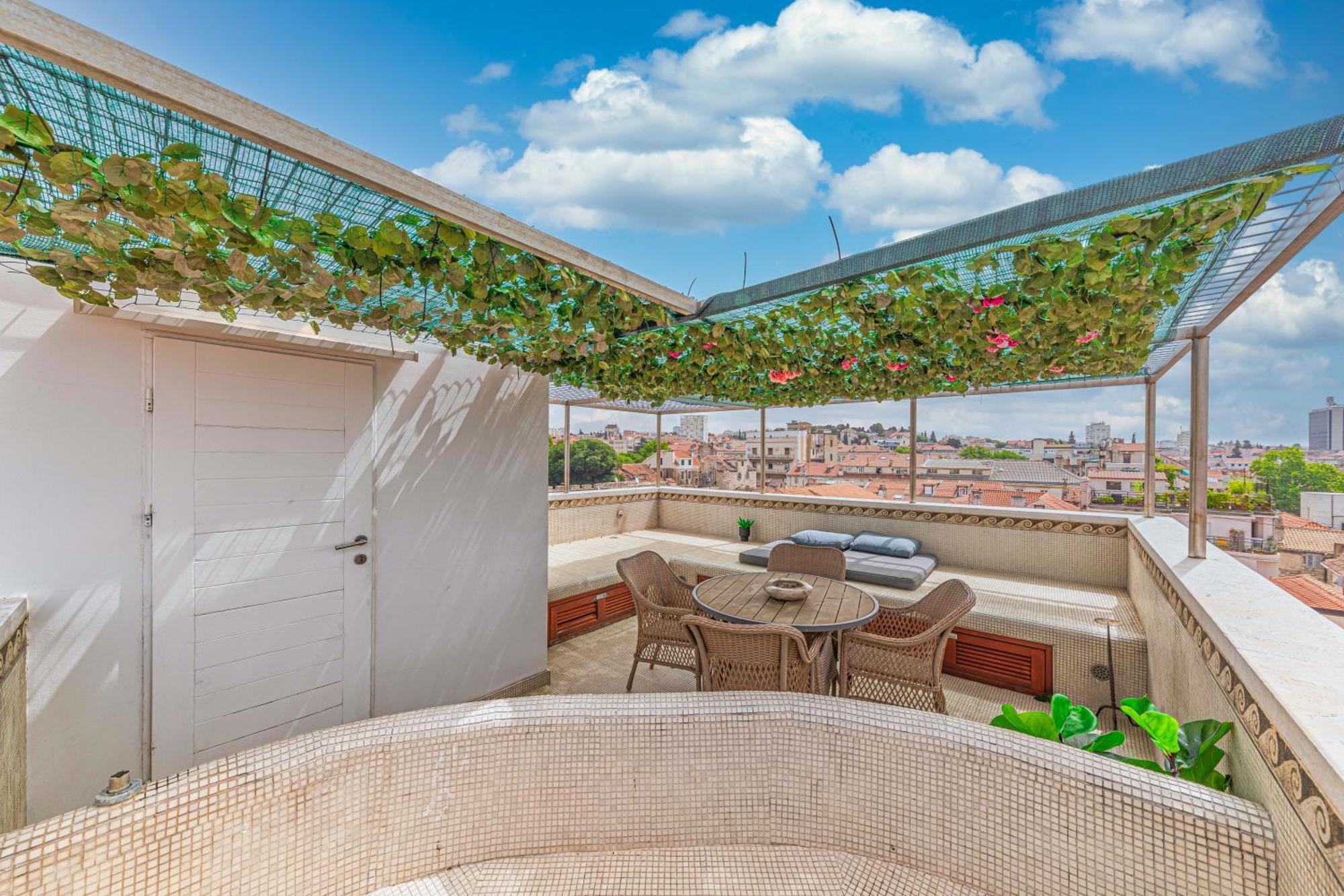 Augubio Penthouse Apartment Split Exterior photo