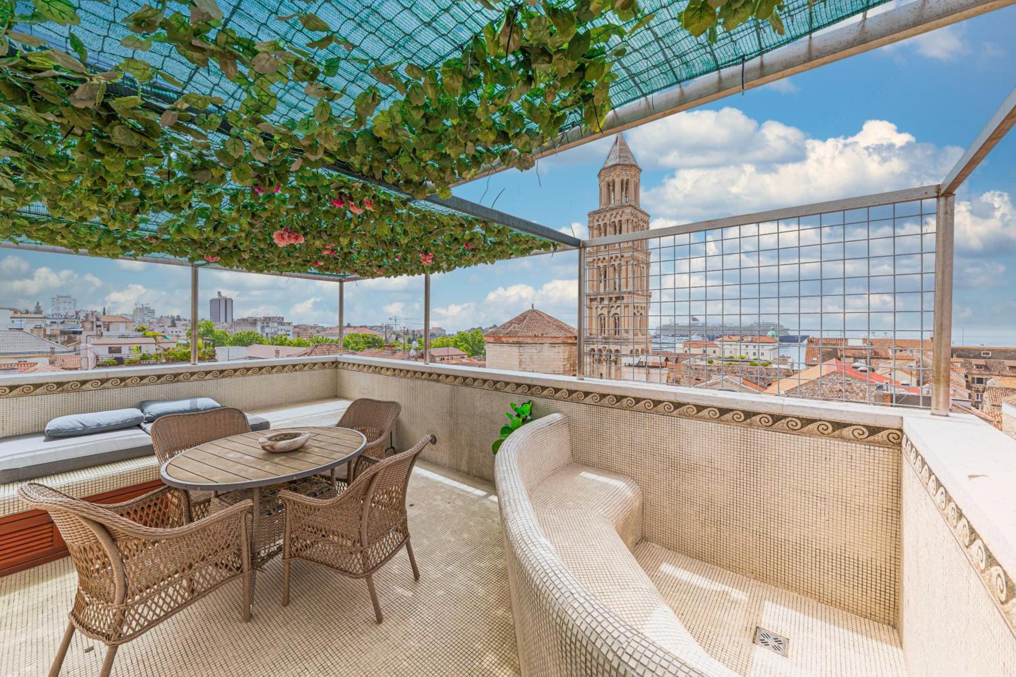 Augubio Penthouse Apartment Split Exterior photo